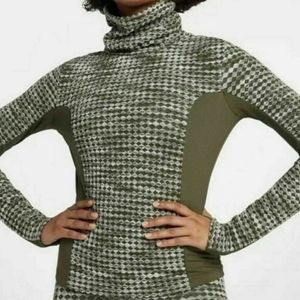 Nike Pro Hyperwarm  Long Sleeve Pullover Top Running Training Size X-SMALL